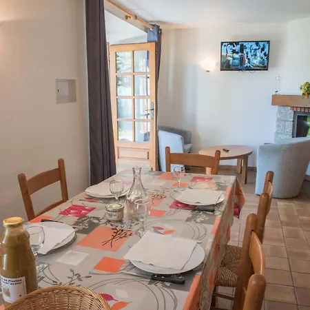 De France 6/7 Personnes Au Fau De * Peyre-en-Aubrac