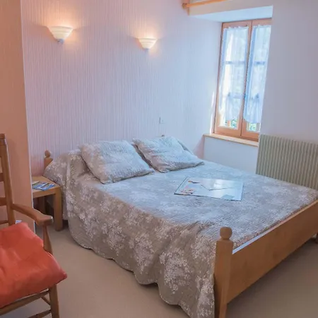 De France 6/7 Personnes Au Fau De * Peyre-en-Aubrac