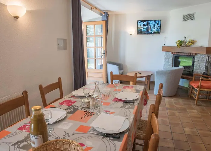 De France 6/7 Personnes Au Fau De * Peyre-en-Aubrac